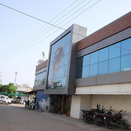 Hotel Dolphin Residency Patan  Экстерьер фото
