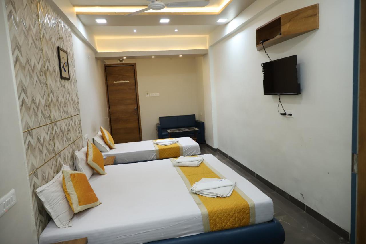 Hotel Dolphin Residency Patan  Экстерьер фото