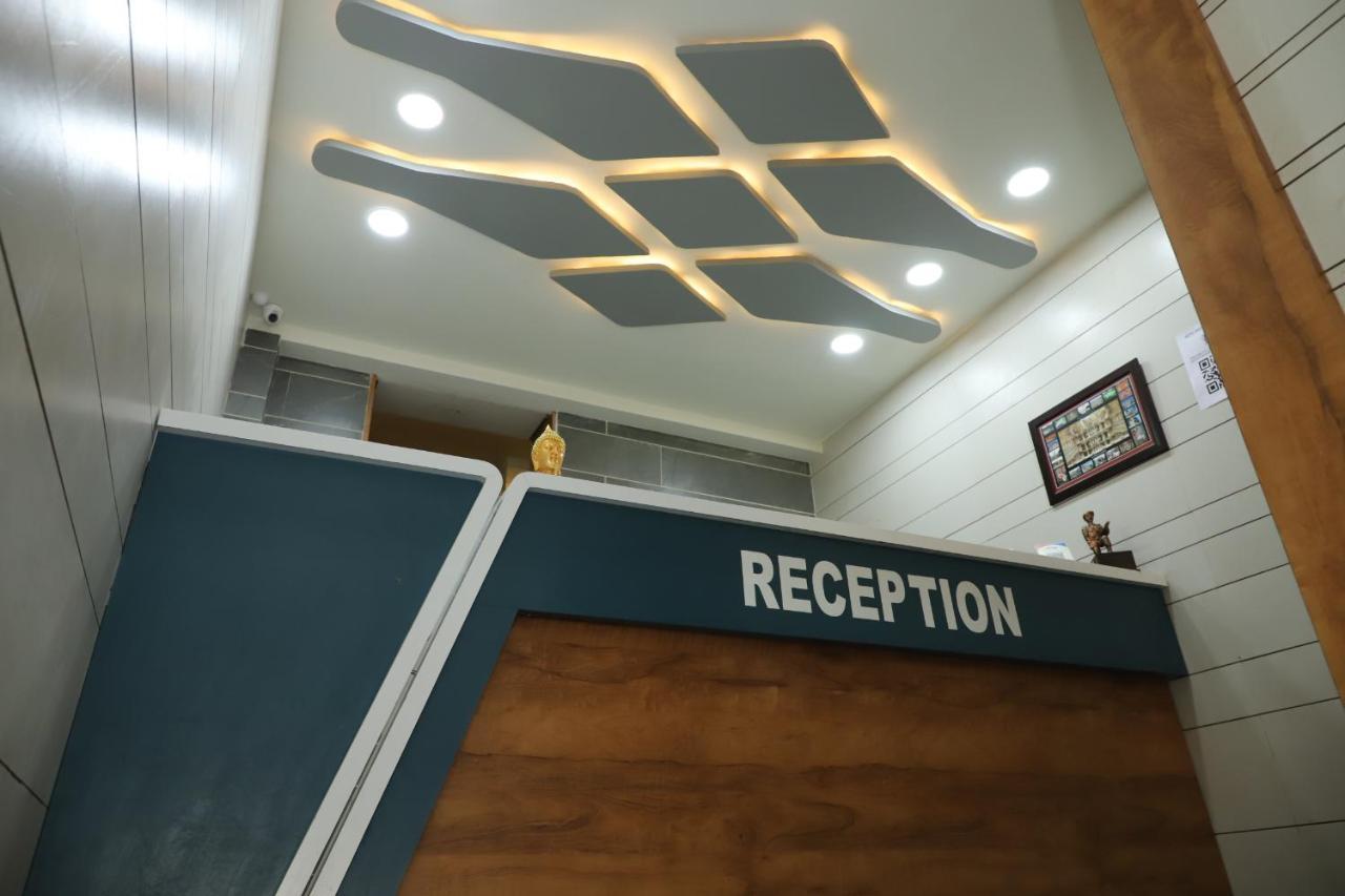 Hotel Dolphin Residency Patan  Экстерьер фото