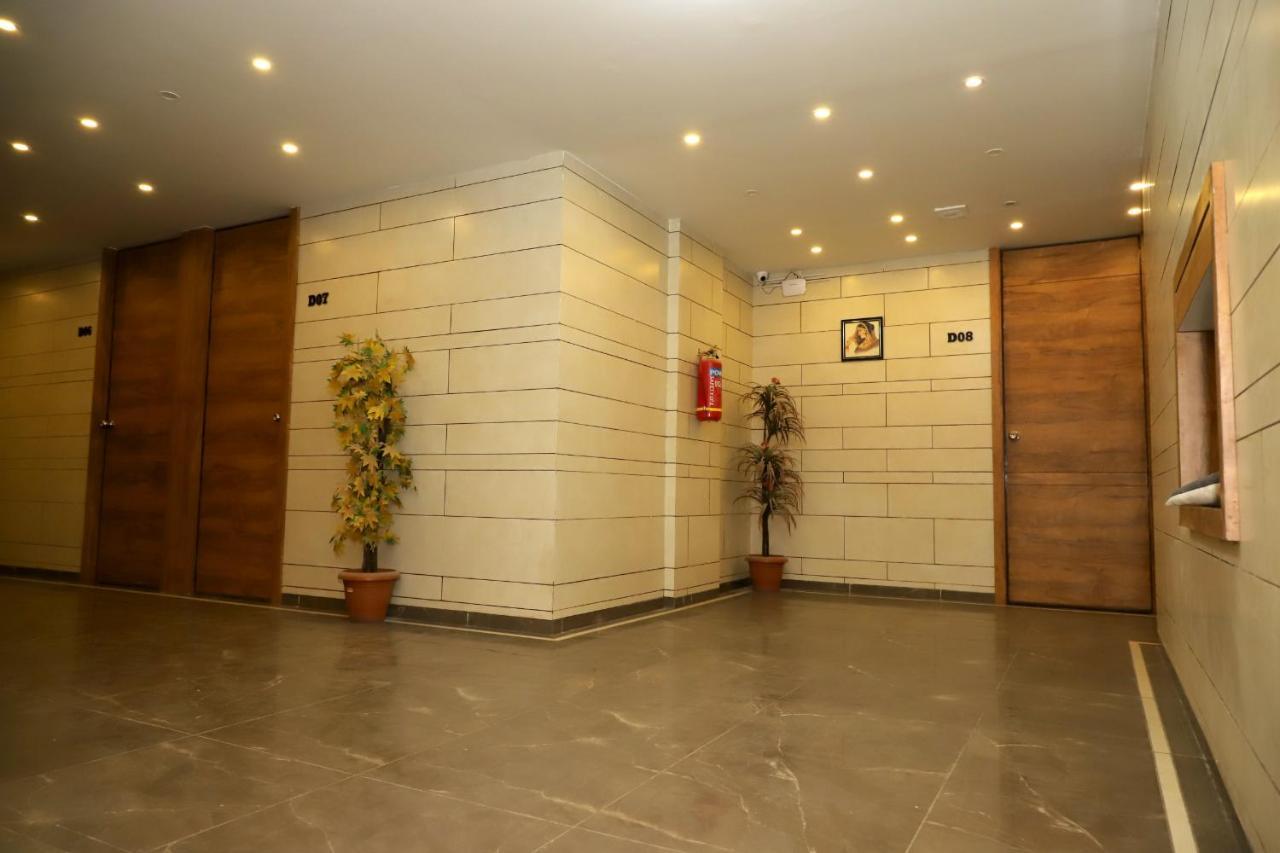 Hotel Dolphin Residency Patan  Экстерьер фото