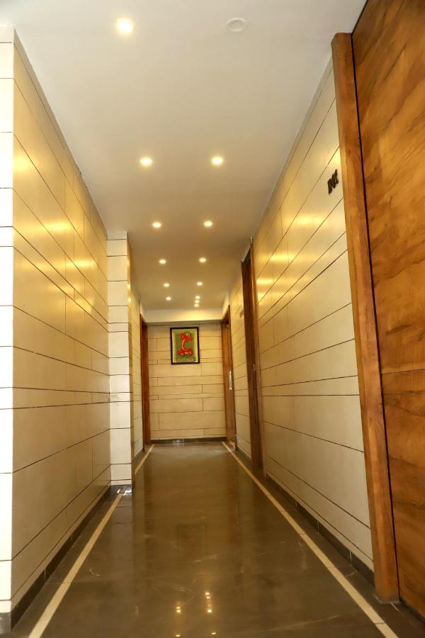 Hotel Dolphin Residency Patan  Экстерьер фото