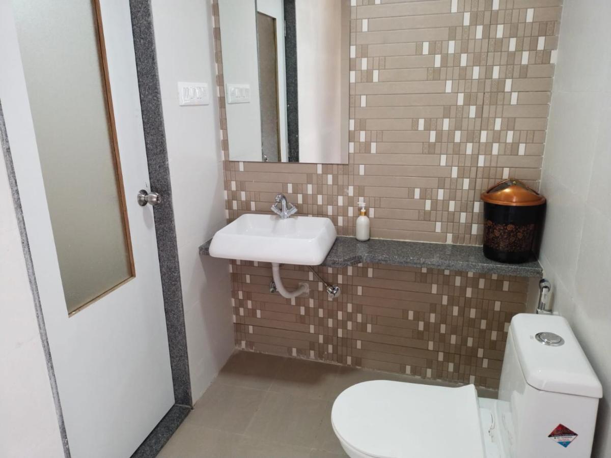 Hotel Dolphin Residency Patan  Экстерьер фото