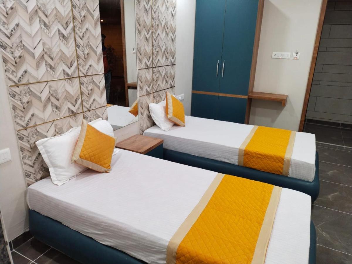 Hotel Dolphin Residency Patan  Экстерьер фото