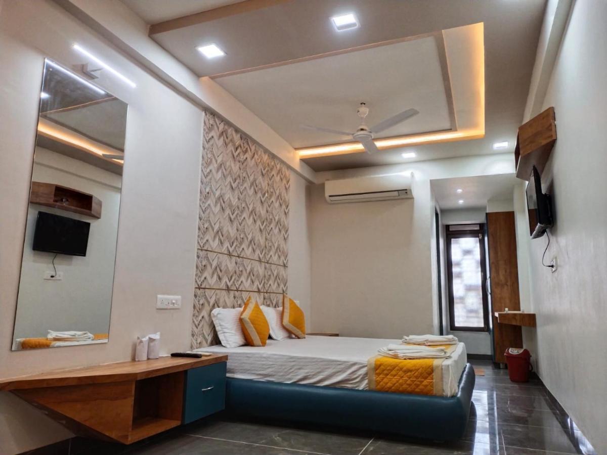 Hotel Dolphin Residency Patan  Экстерьер фото