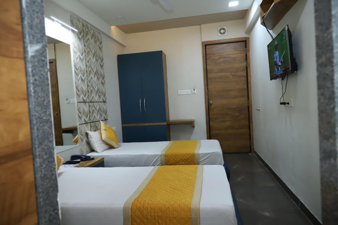 Hotel Dolphin Residency Patan  Экстерьер фото