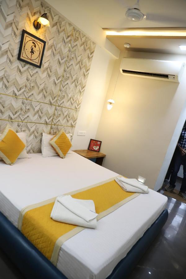 Hotel Dolphin Residency Patan  Экстерьер фото