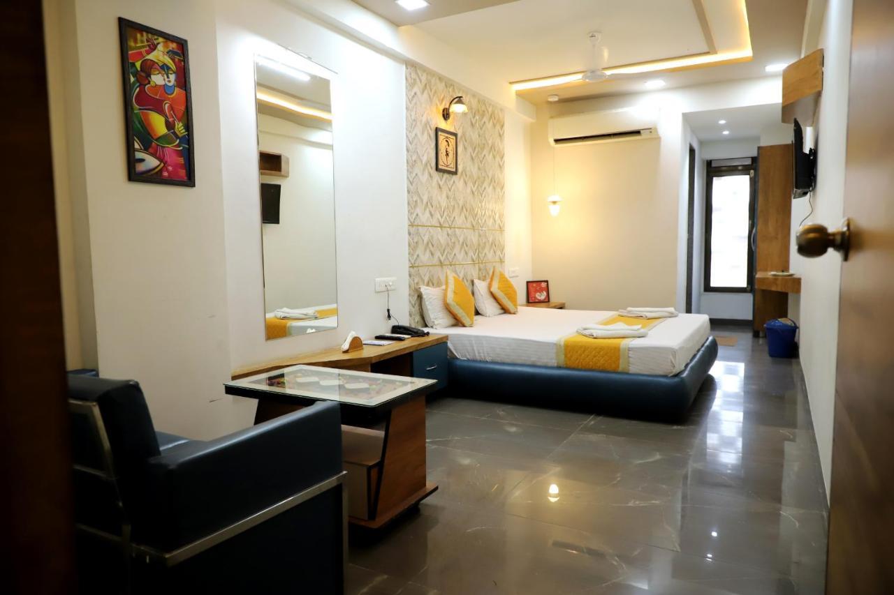 Hotel Dolphin Residency Patan  Экстерьер фото