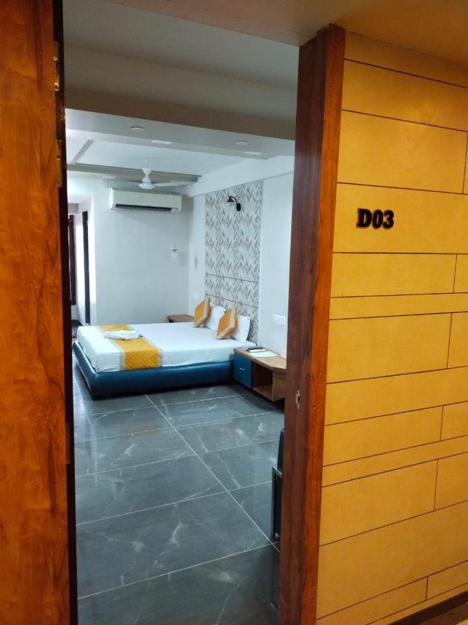 Hotel Dolphin Residency Patan  Экстерьер фото